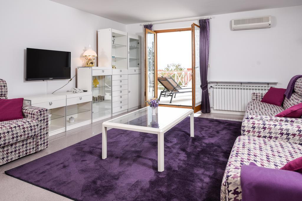 Apartmani Alice Njivice Eksteriør bilde