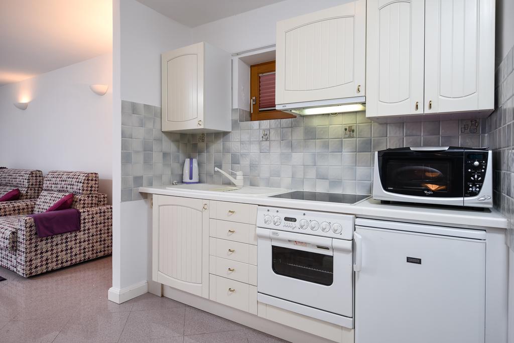 Apartmani Alice Njivice Eksteriør bilde
