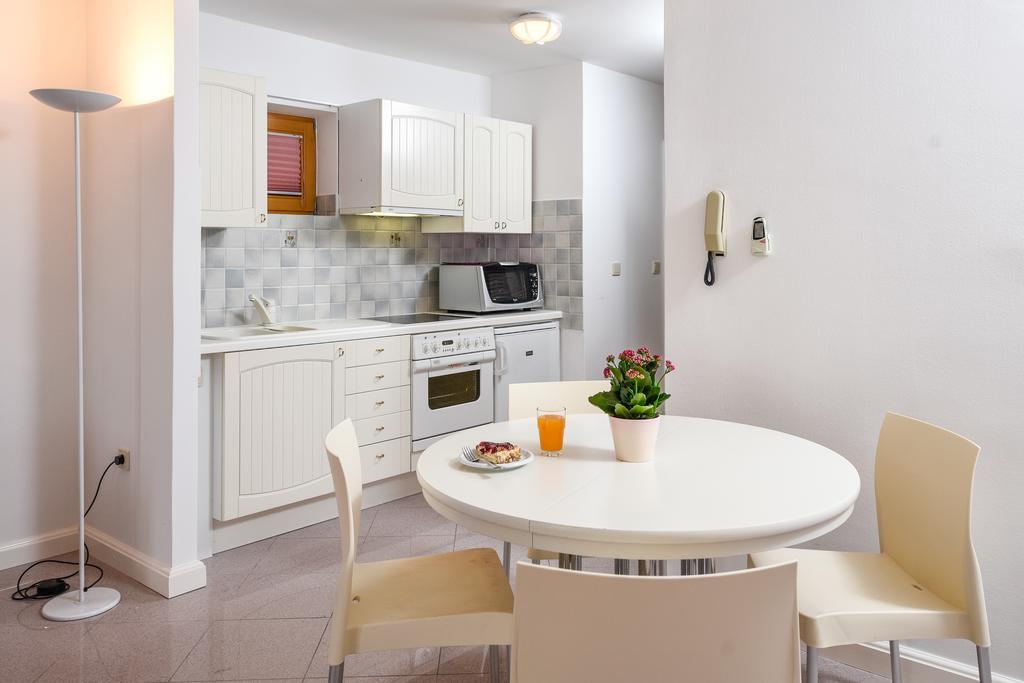 Apartmani Alice Njivice Eksteriør bilde