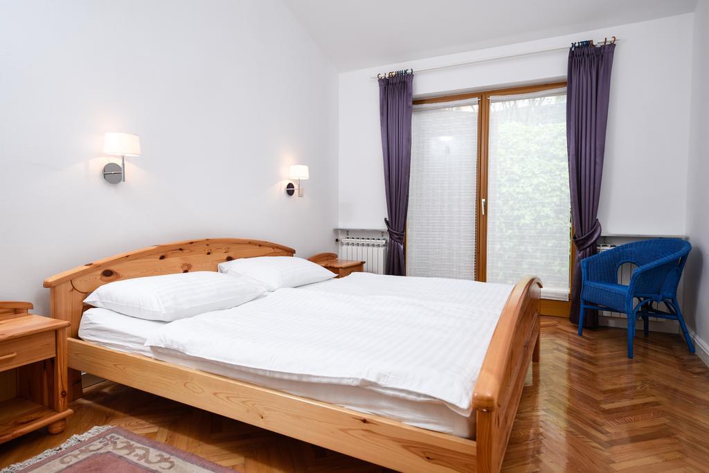 Apartmani Alice Njivice Eksteriør bilde