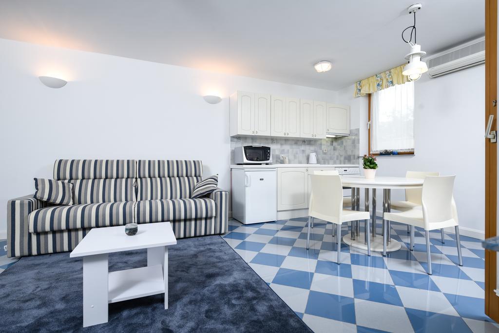 Apartmani Alice Njivice Eksteriør bilde