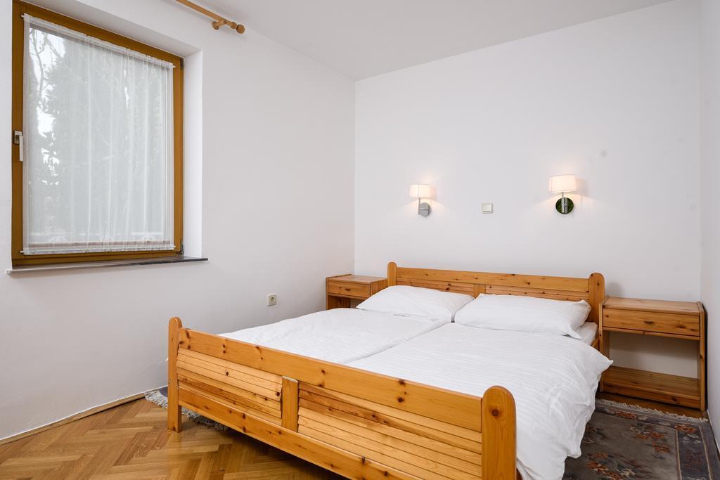 Apartmani Alice Njivice Eksteriør bilde