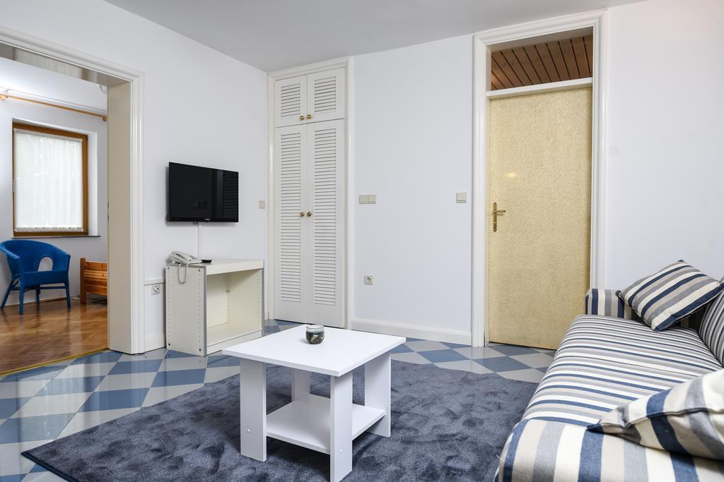 Apartmani Alice Njivice Eksteriør bilde