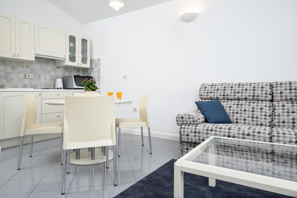 Apartmani Alice Njivice Eksteriør bilde